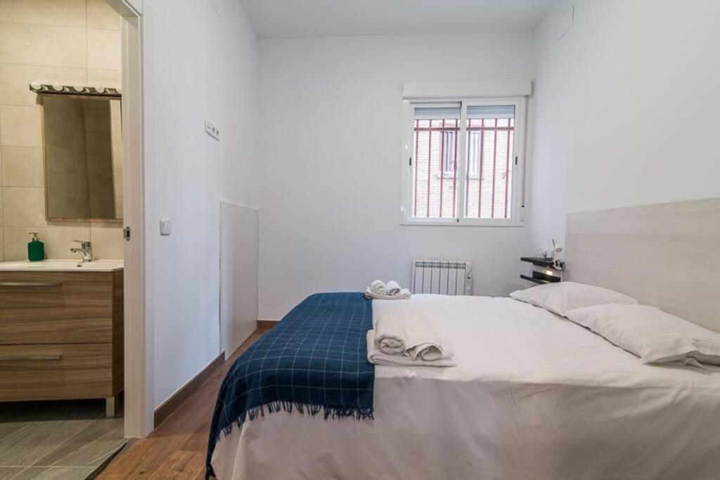 #15Pin-1 Apartamento De Un Dormitorio En Tetuan Madrid Exterior foto